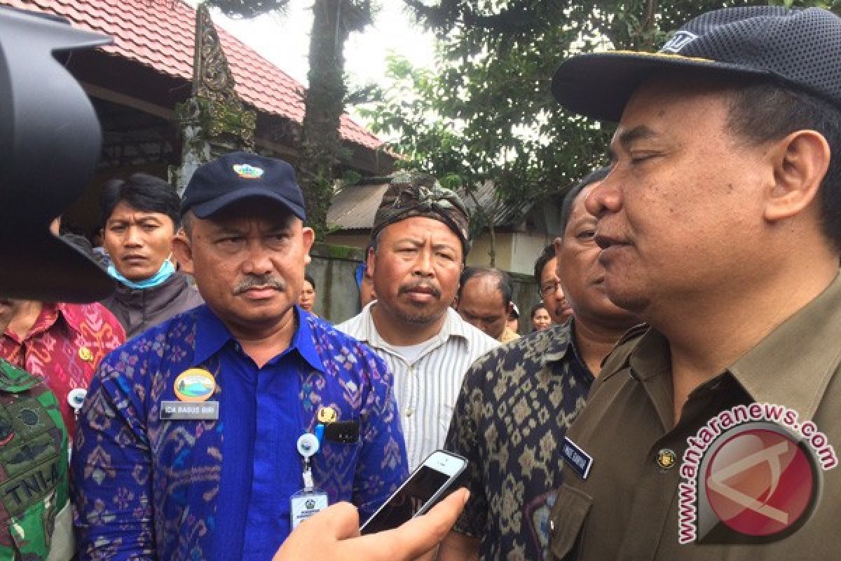 Bupati Bangli Apresiasi Masyarakat Bantu Korban Longsor