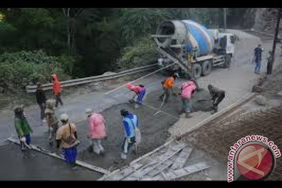 Pemkab Bombana bangun jalan konstruksi beton