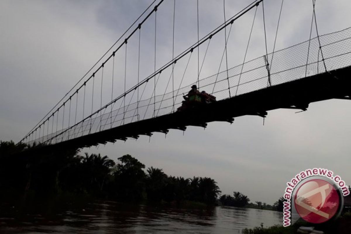 Tanah Bumbu Bangun Jembatan Gantung 85 Meter