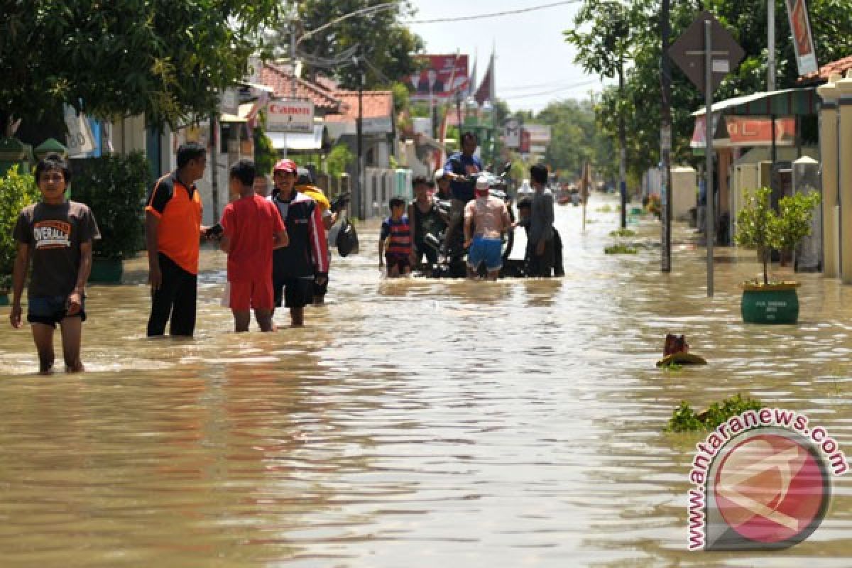Gubernur Jateng ambil alih penanganan banjir Brebes