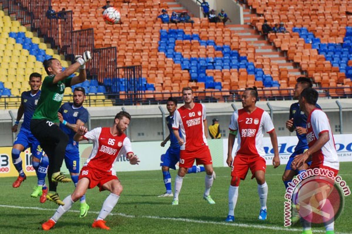 Robert Alberts latih kerjasama pemain PSM