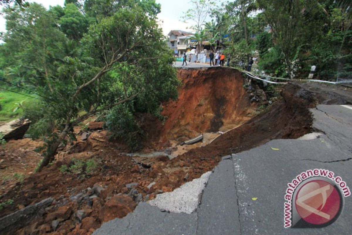 40 persen jalan nasional di Jabar rusak