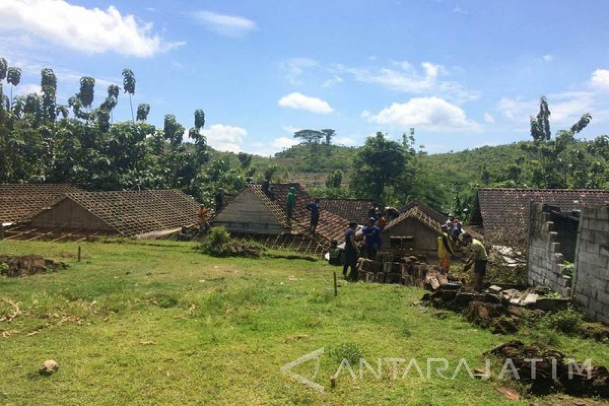 Pemkab Bojonegoro Berencana Pindahkan Korban Tanah Retak