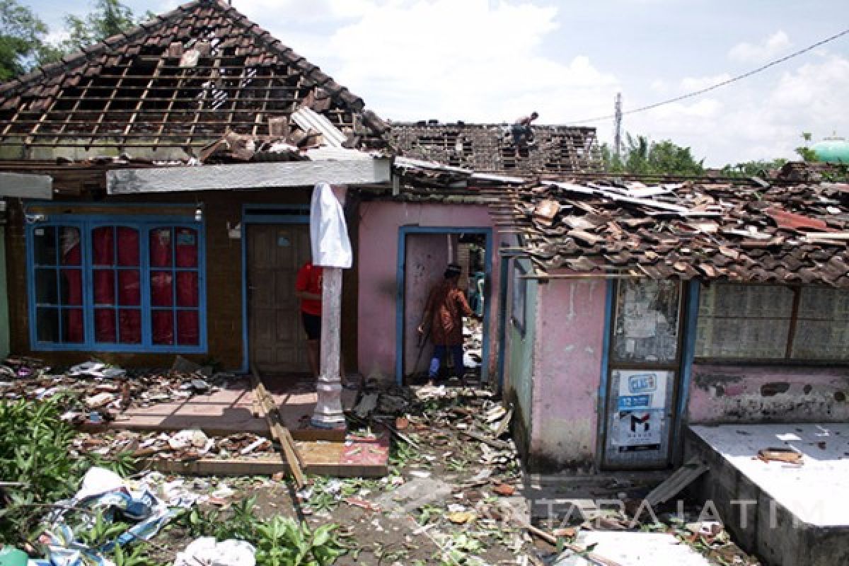 Ratusan Rumah Warga Malang Rusak Diterjang Puting Beliung