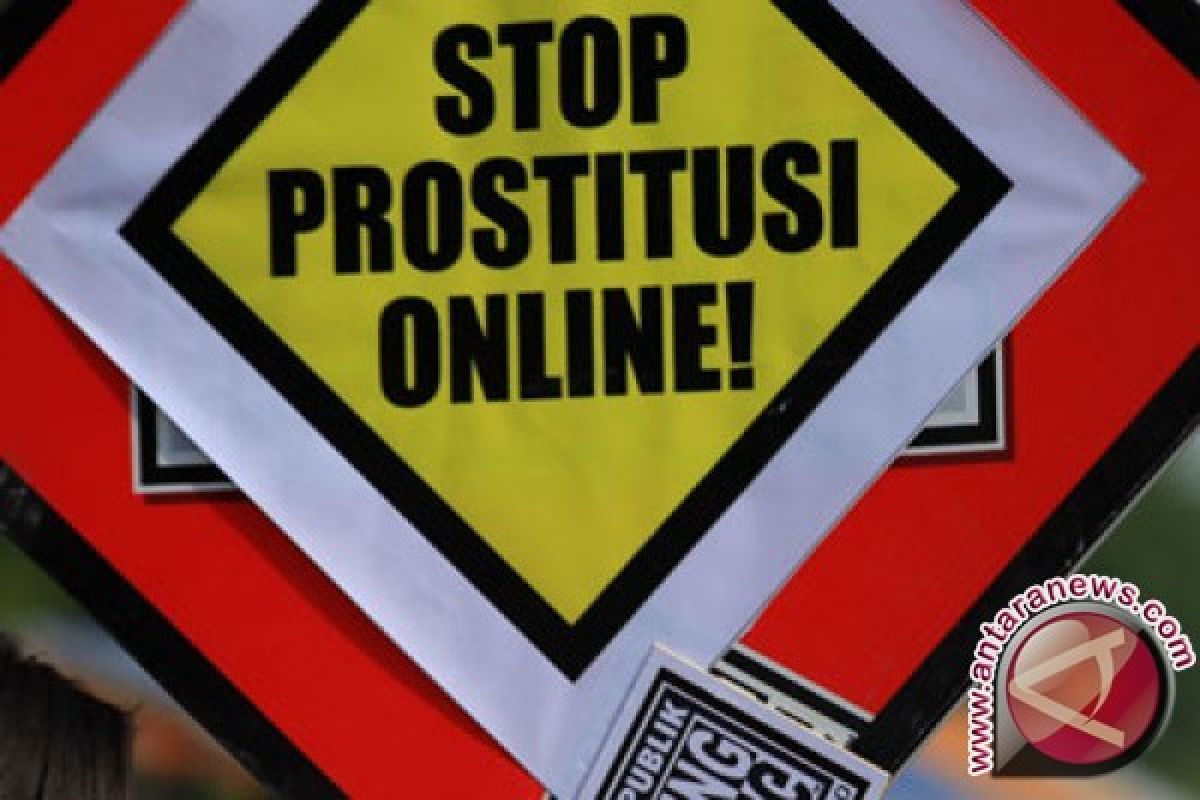 Petugas gabungan gerebek prostitusi online