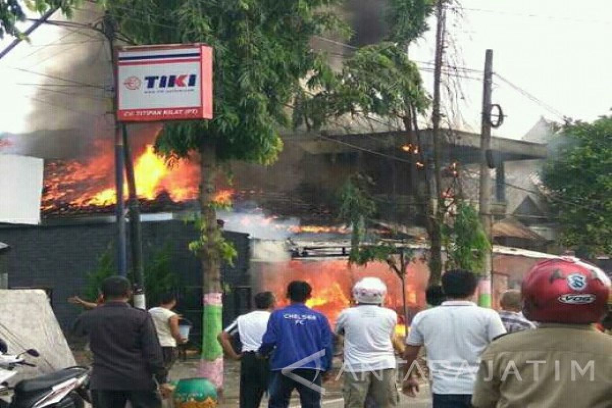 Rumah Toko di Pamekasan Terbakar