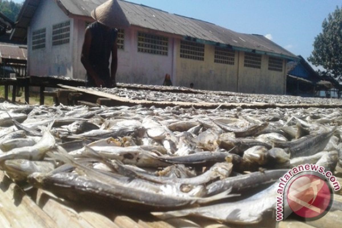 Garam Naik, Harga Ikan Asin Juga Naik