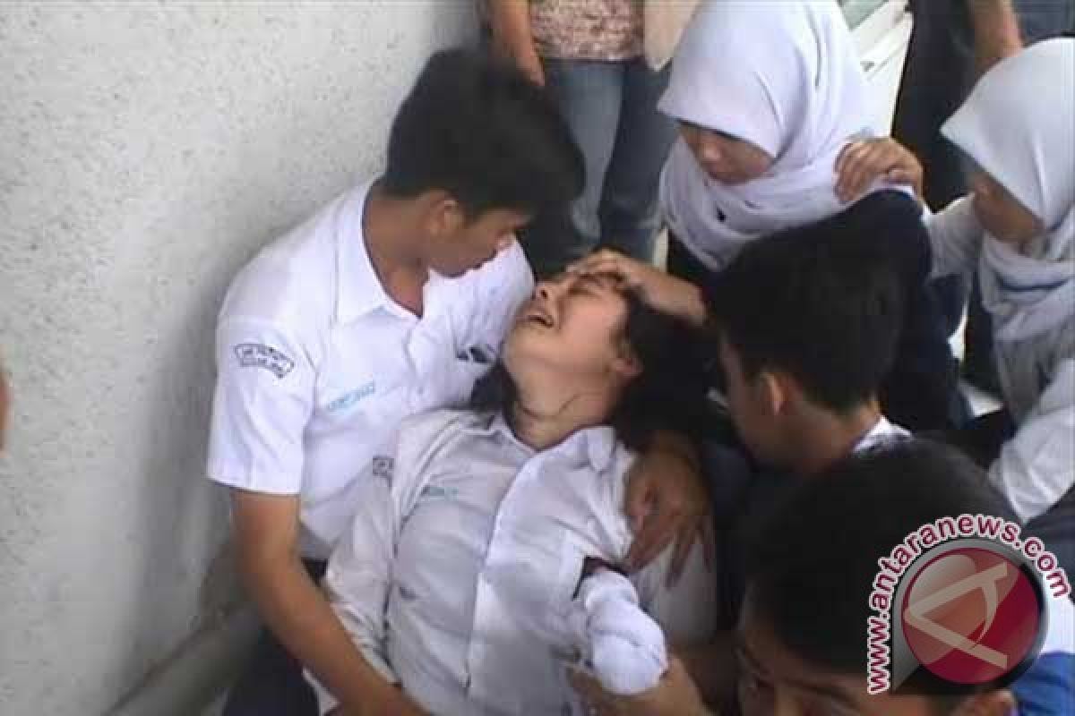 Puluhan Pelajar di SMPN 1 Sutera Kesurupan