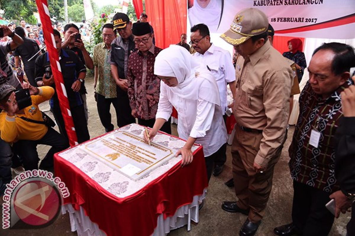 Mensos resmikan rumah Suku Anak Dalam