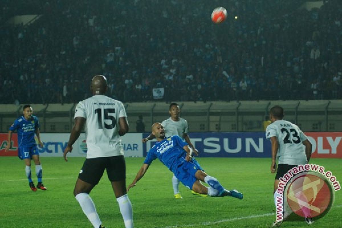 Arema-Persib main beda hari pada perempat final Piala Presiden