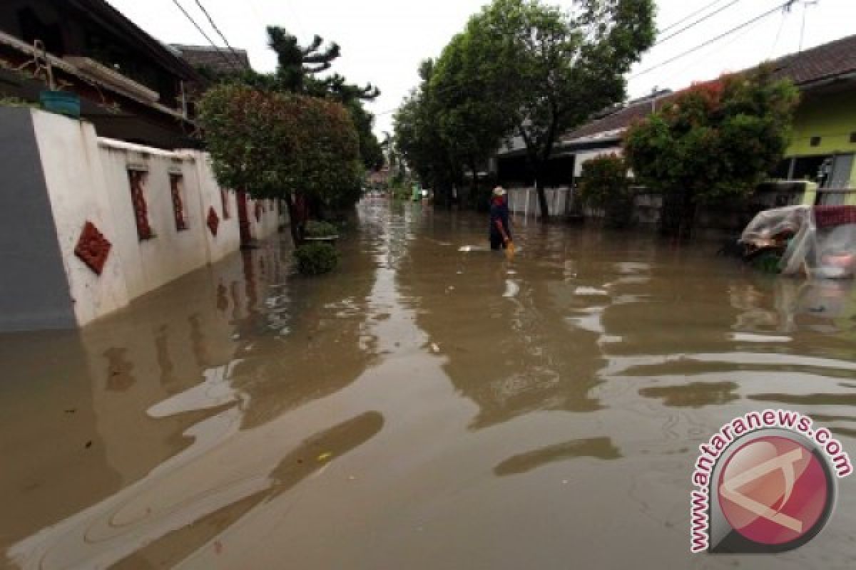 Warga Cikas Bekasi Protes Banjir Pada Pengembang