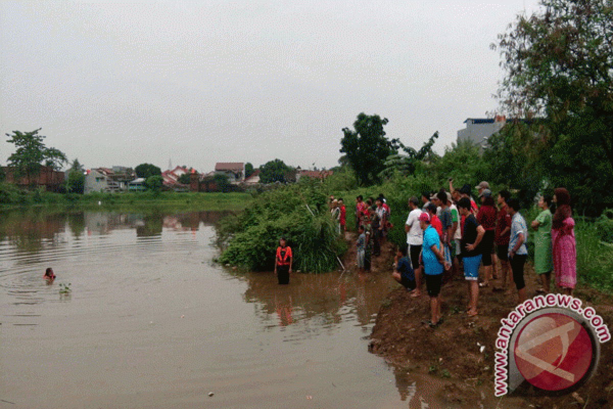 BPBD Bekasi Kerahkan Personel Mencari Korban Banjir