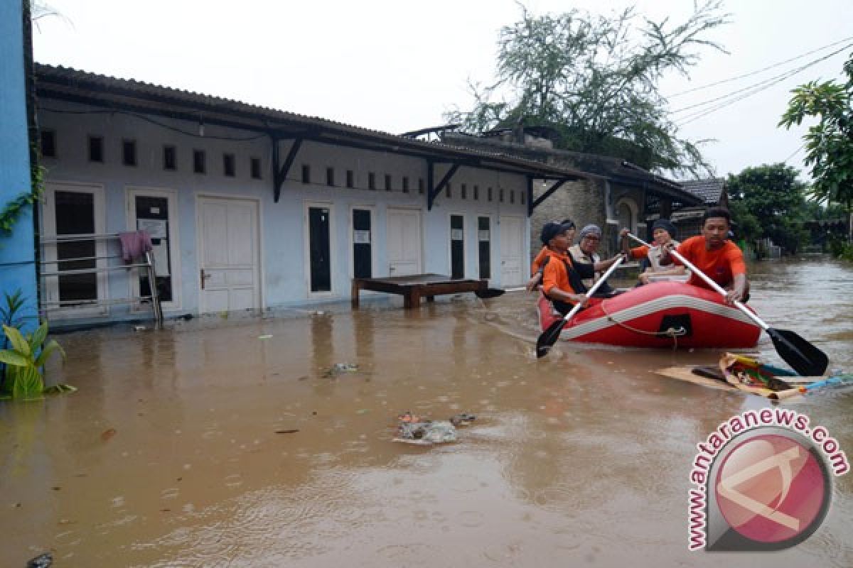 Banjir Kota Tangerang disebabkan saluran air tersumbat