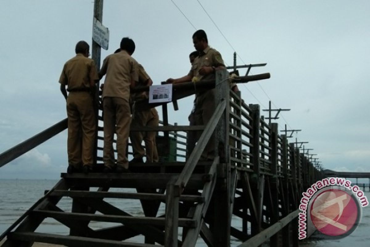 Dermaga wisata Pantai Tanjung Jumlai Penajam rusak