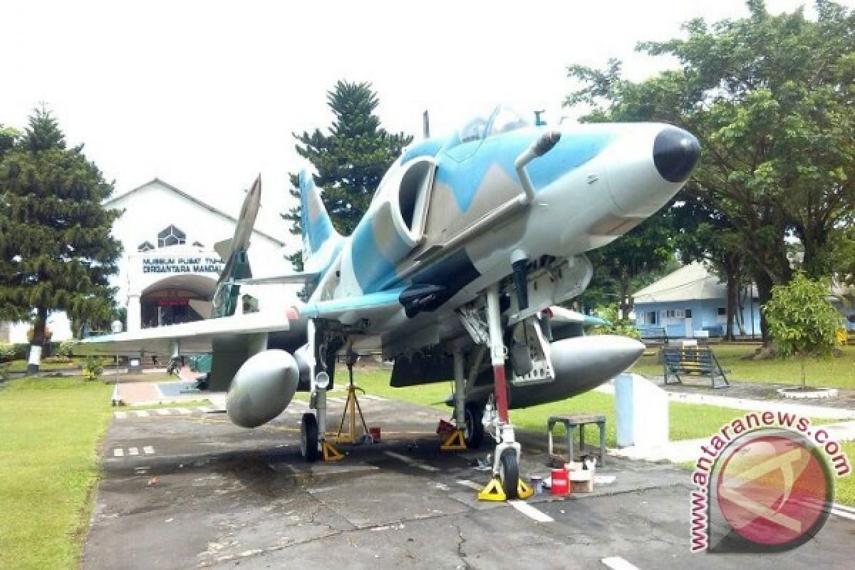 Pesawat Sky Hawk Kembali ke warna asal