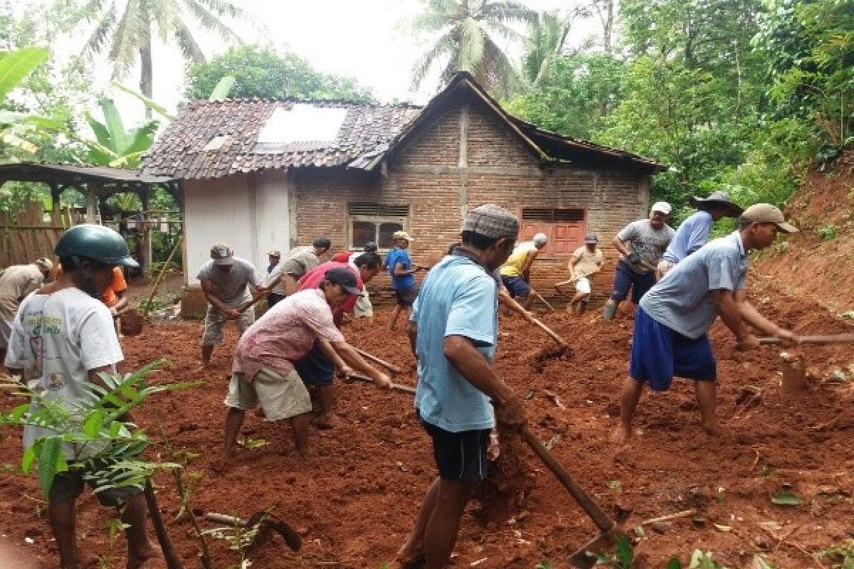 Tanah longsor melanda sejumlah wilayah Banyumas