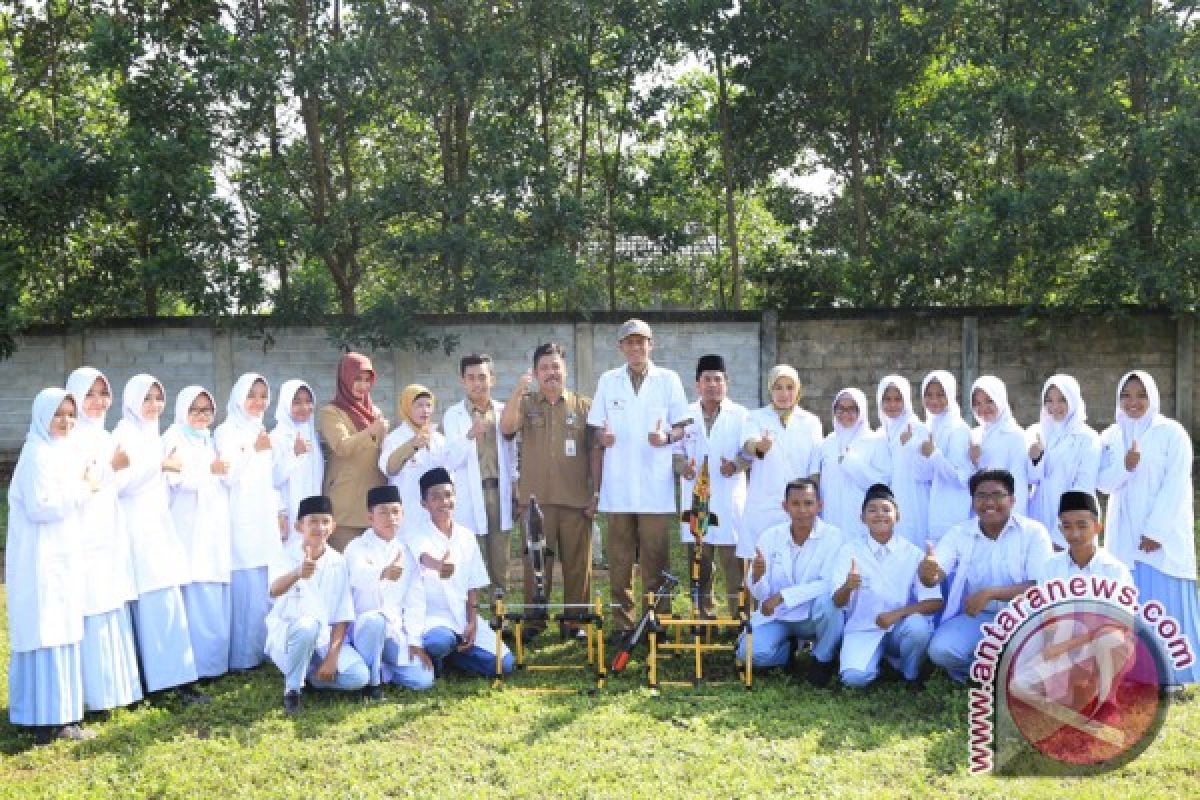 Bupati Uji Roket Rakitan Siswa  MAN Pelaihari