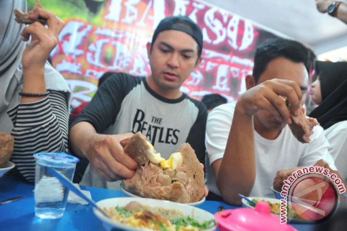 Lomba Makan Bakso Monster
