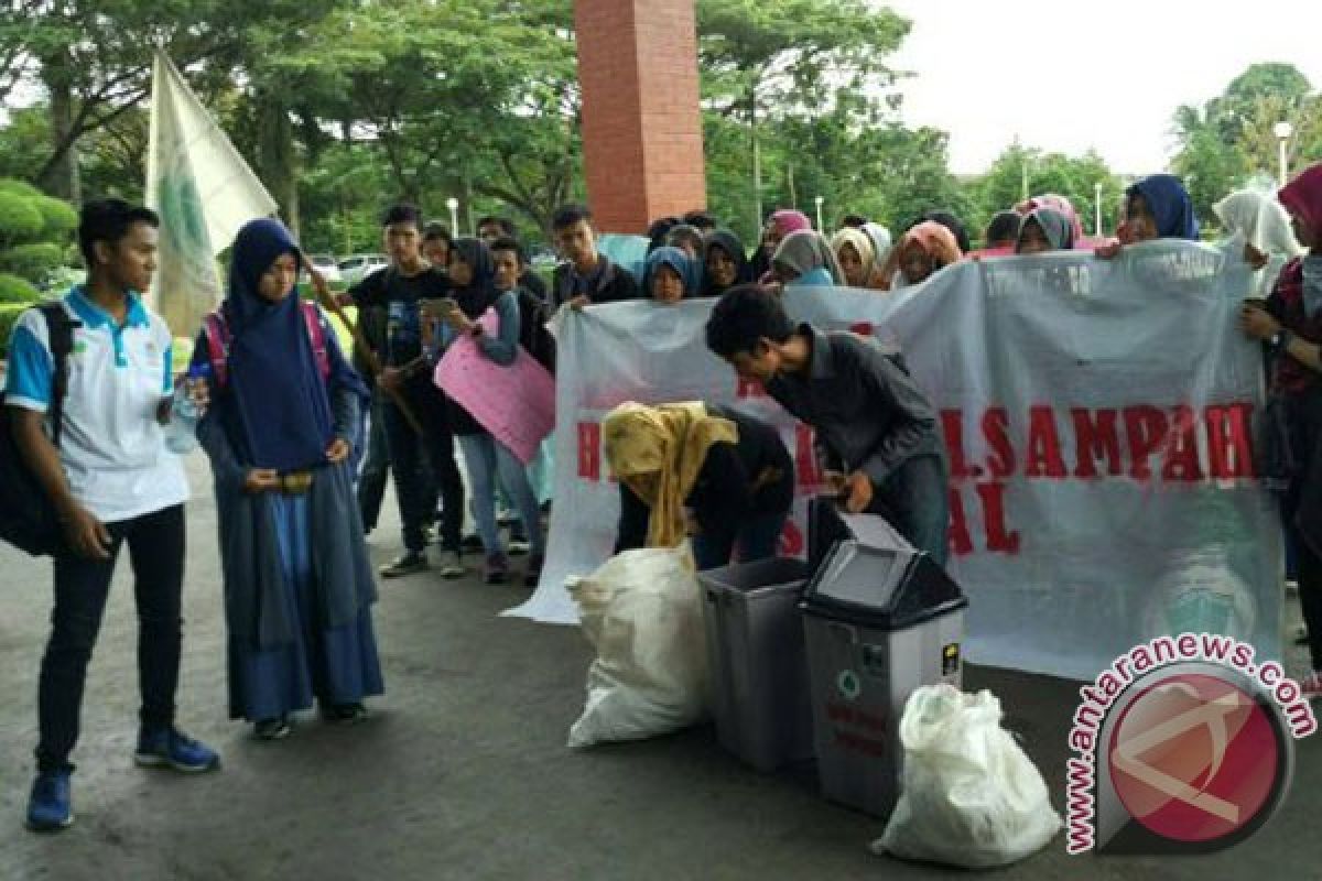 Mahasiswa Bengkulu Serukan Kampus Bebas Sampah