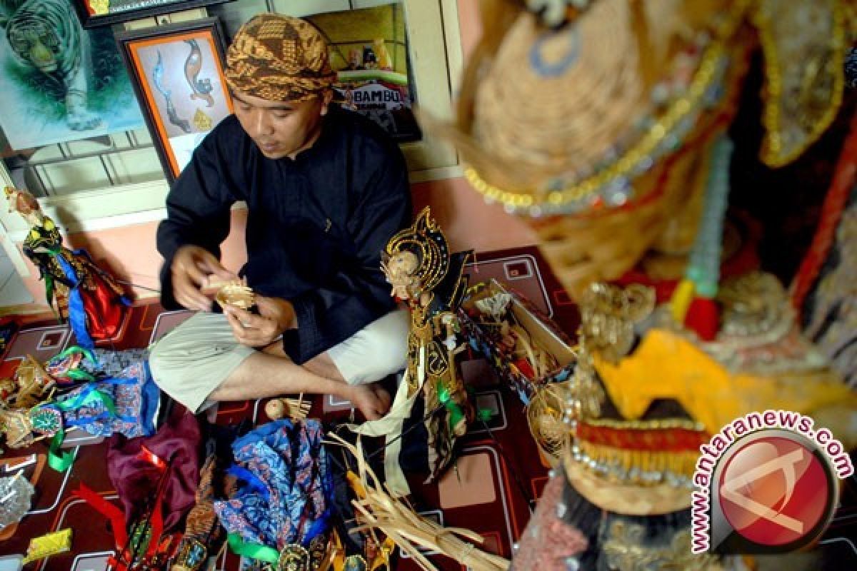 Budayawan Bogor tampilkan pertunjukan Wayang Bambu