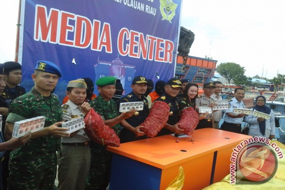 BC Kepri Tegah Penyelundupan Pakaian Bekas