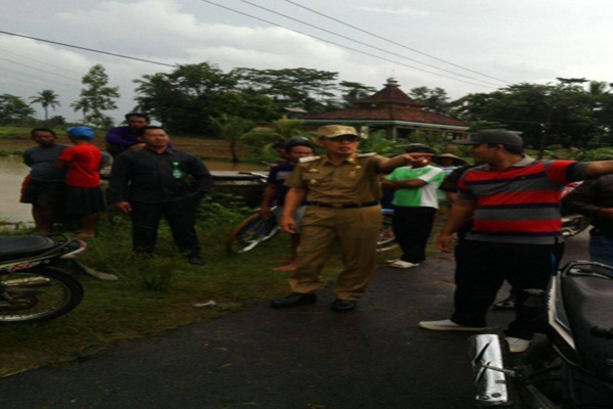 Wakil Bupati Lampung Timur Tinjau Lokasi Banjir  