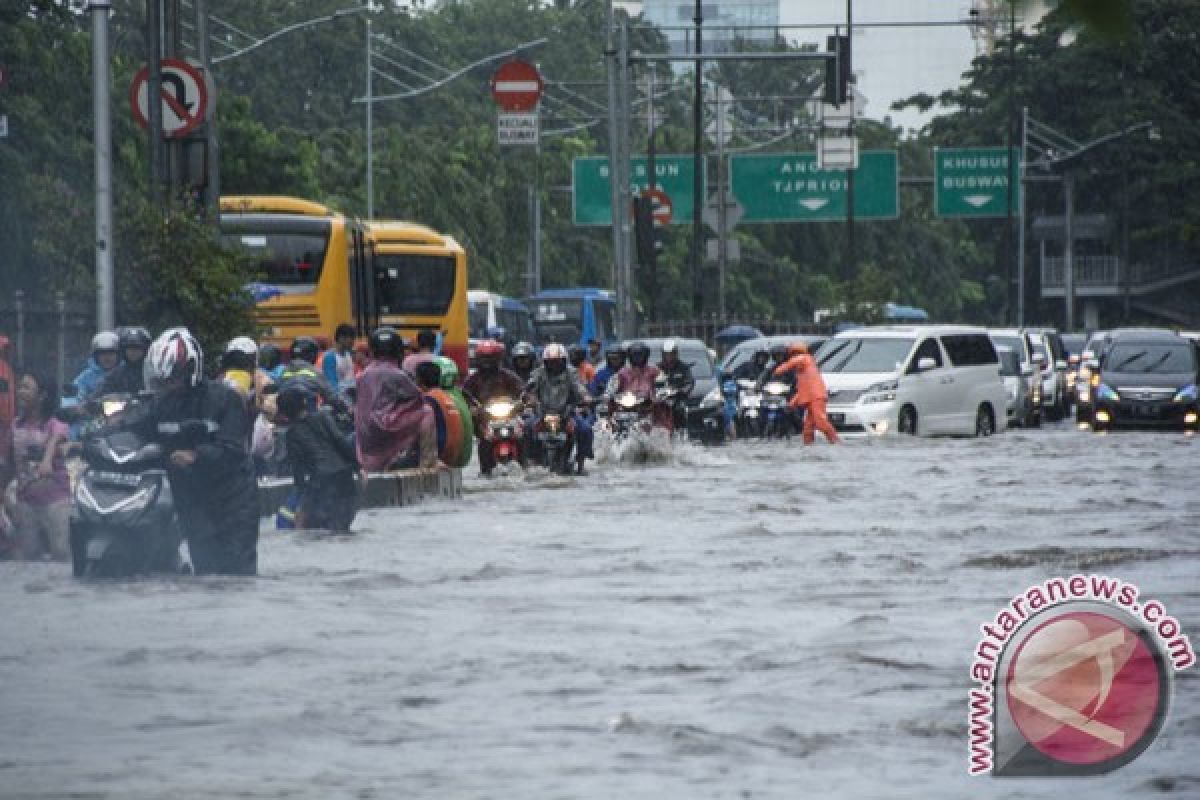 Jakarta remains flood alert until March