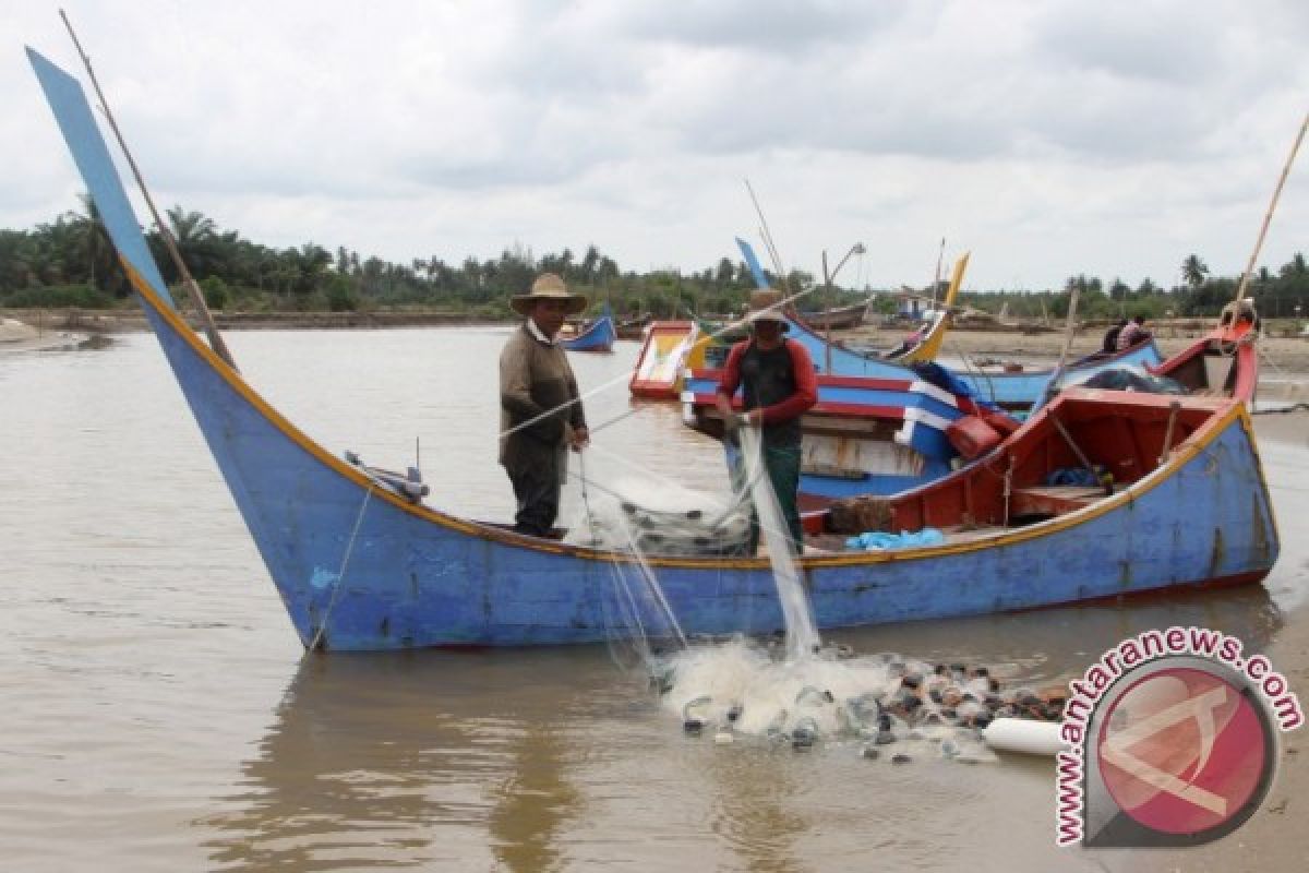 Nelayan sungai di Singkil minta bantuan perahu