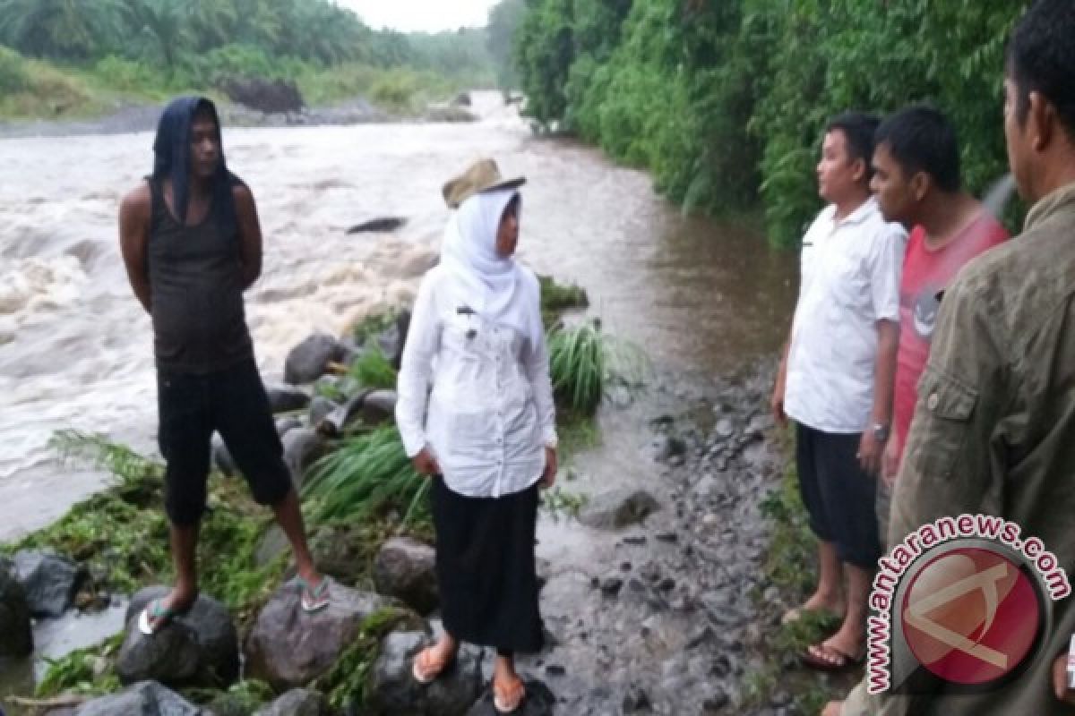 Dua Warga Pasaman Barat Hanyut Dihantam Banjir Bandang