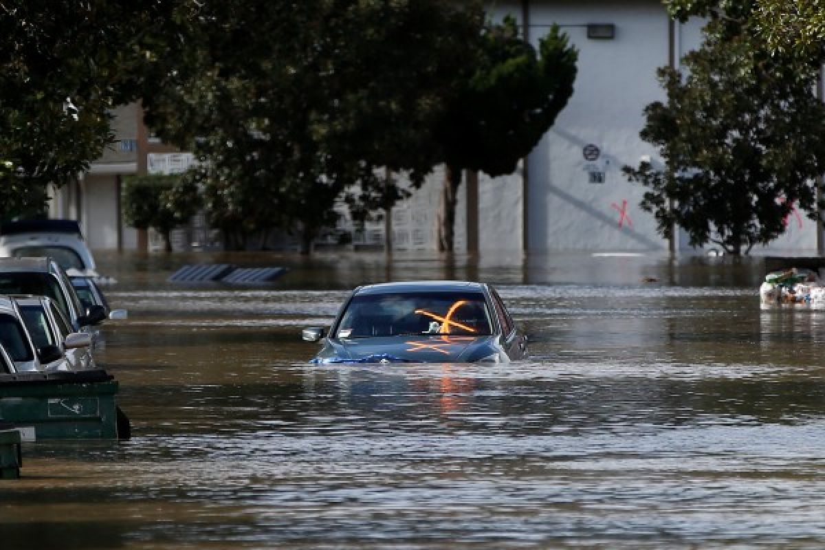 Banjir paksa evakuasi warga di San Jose, California
