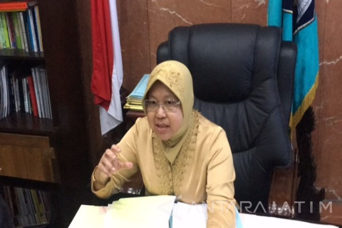 Risma Akui Trem Surabaya Terkendala Anggaran