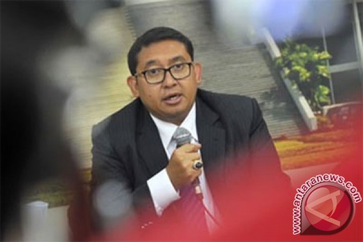 "Sudah Jelas Penonaktifan Kepala Daerah tidak Menunggu Vonis Hukum ," kata Fadli