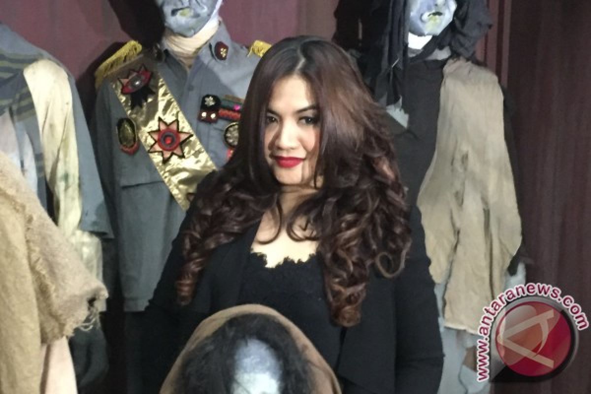 Cornelia Agatha tertantang jadi pelacur di "Opera Ikan Asin"