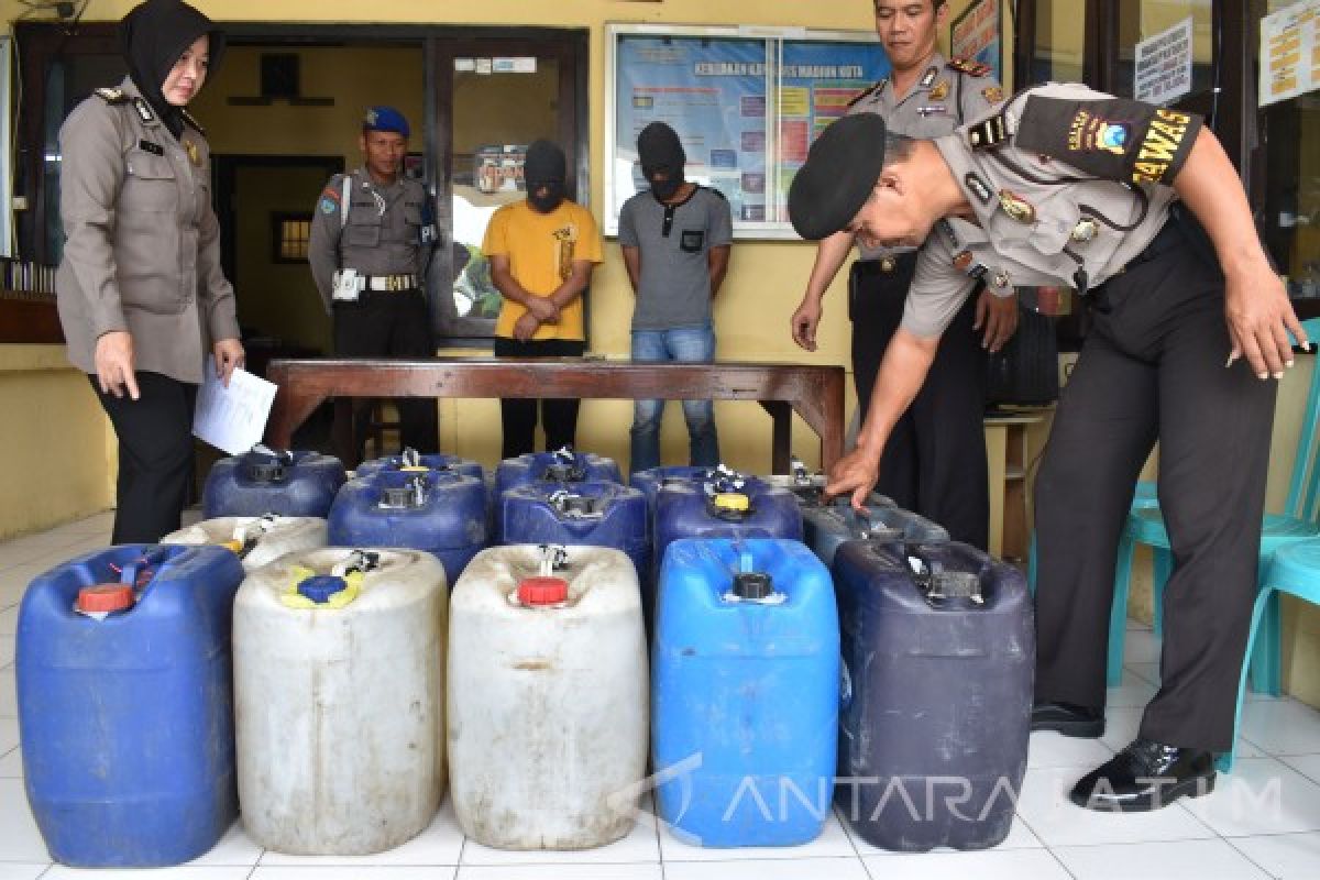 Polresta Madiun Amankan Ratusan Liter Minuman Keras 