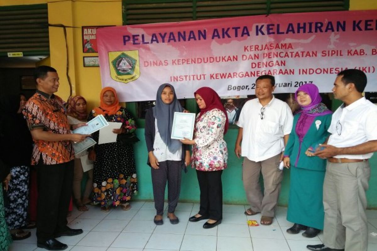 Akta lahir gratis sampai ke warga di pelosok Kabupaten Bogor
