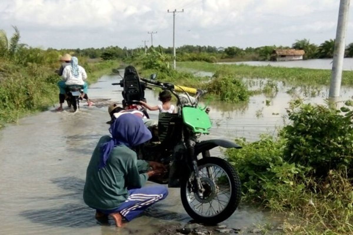 Pasokan beras lancar meski banjir