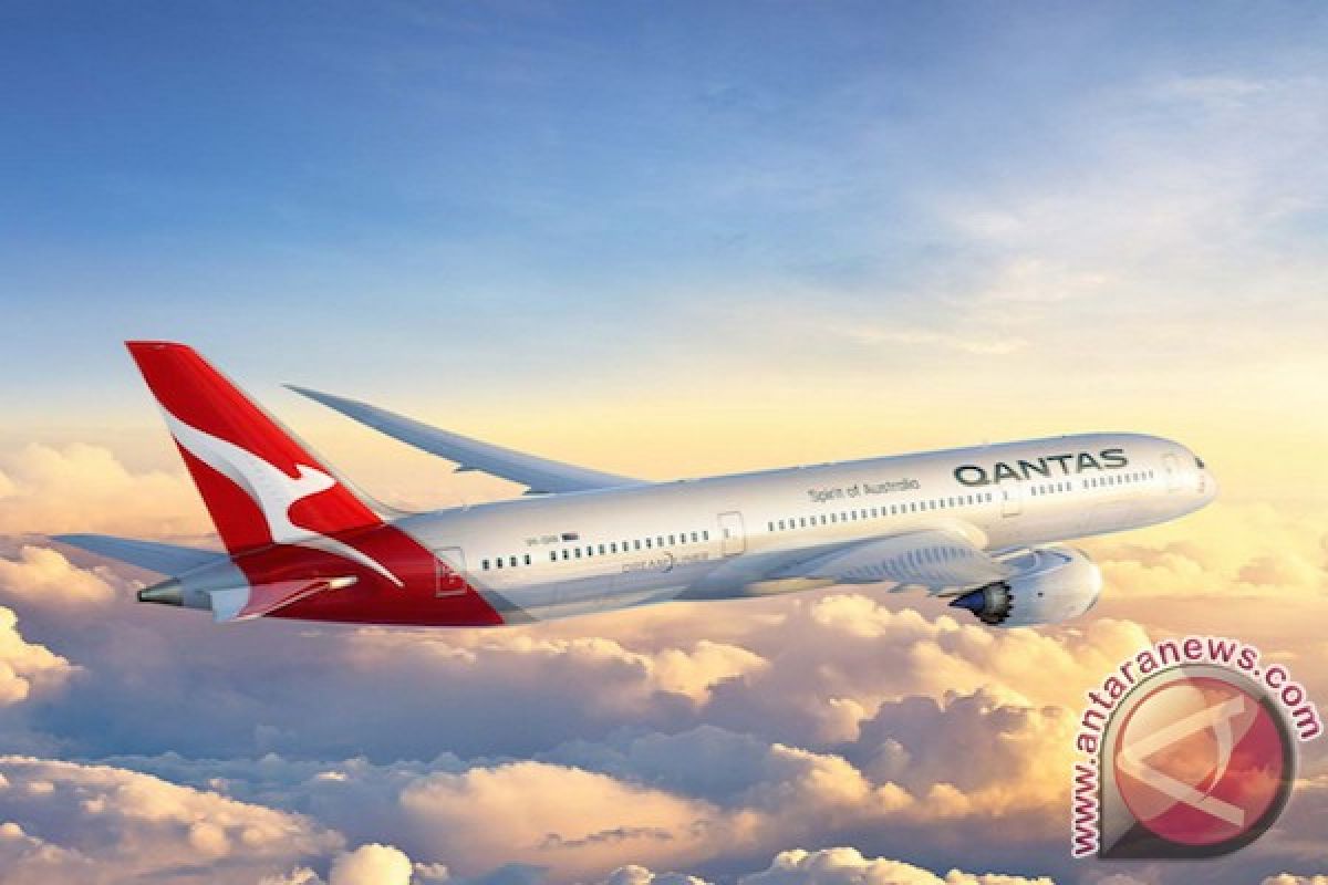 Bos Qantas Airways dilempari pie saat pidato 