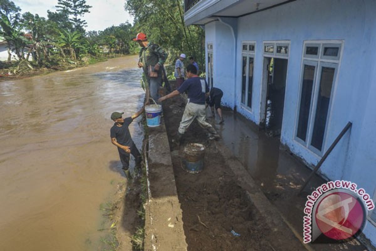 BPBD Karawang terus tanggap darurat bencana banjir