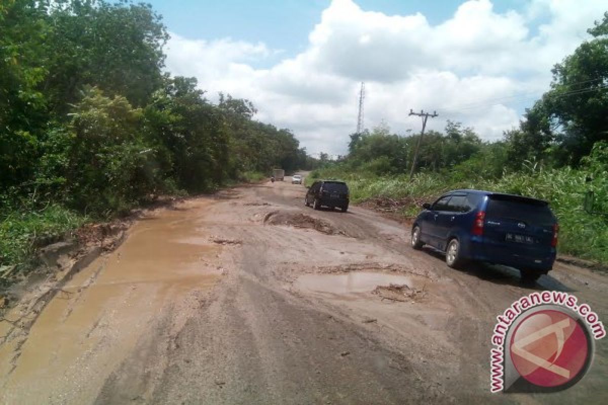 Jalan lintas nasional Aceh-Sumut  lumpuh total