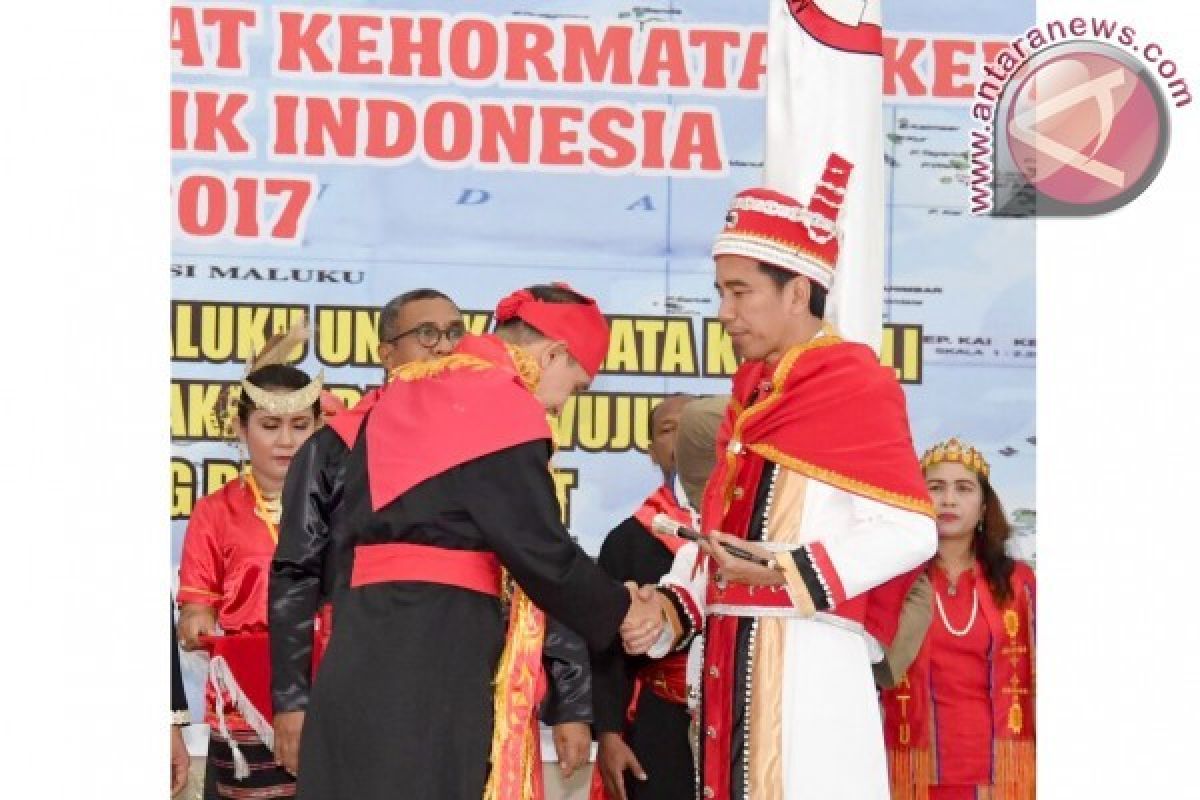 Presiden Jokowi Terima Gelar Adat Kehormatan Maluku