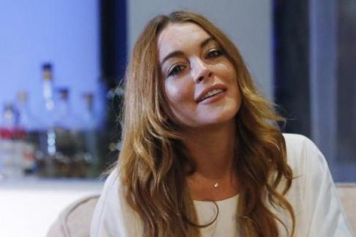 Lindsay Lohan dapat perlakuan tak menyenangkan saat berjilbab