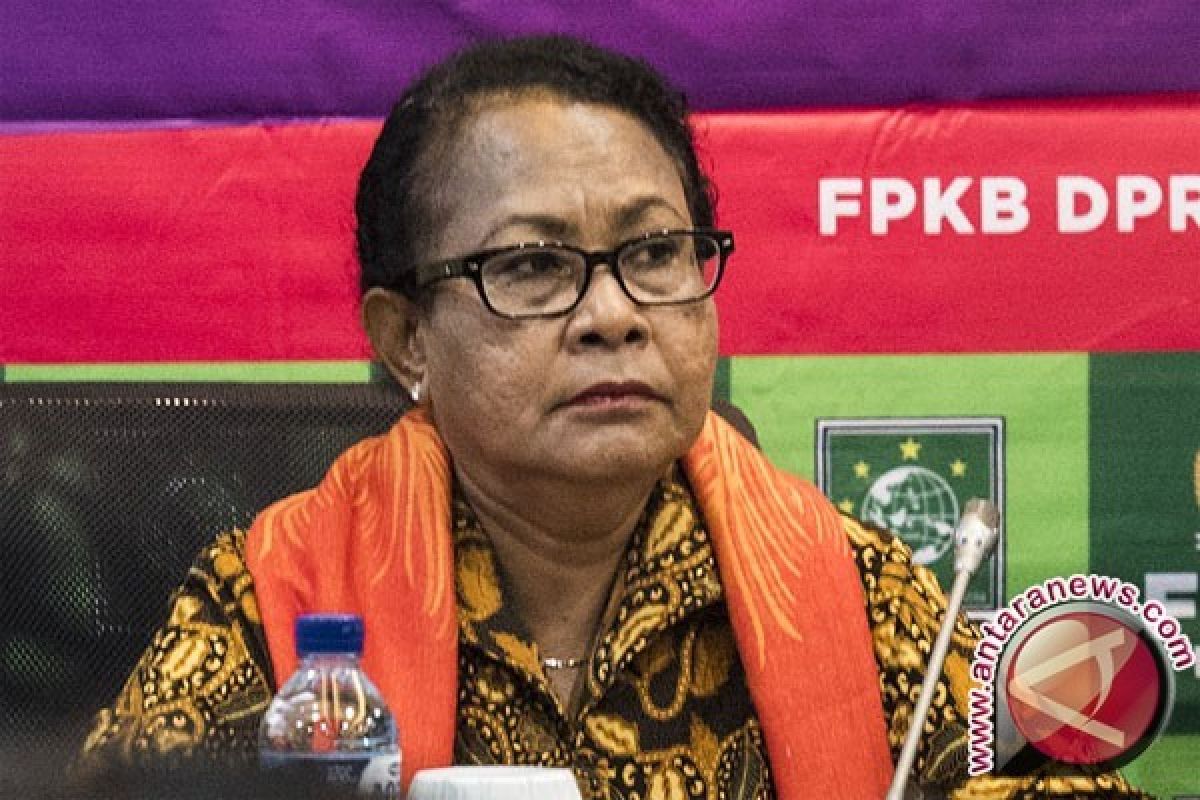 Yohana Yembise: Sekolah tak Boleh Keluarkan Siswa Bermasalah