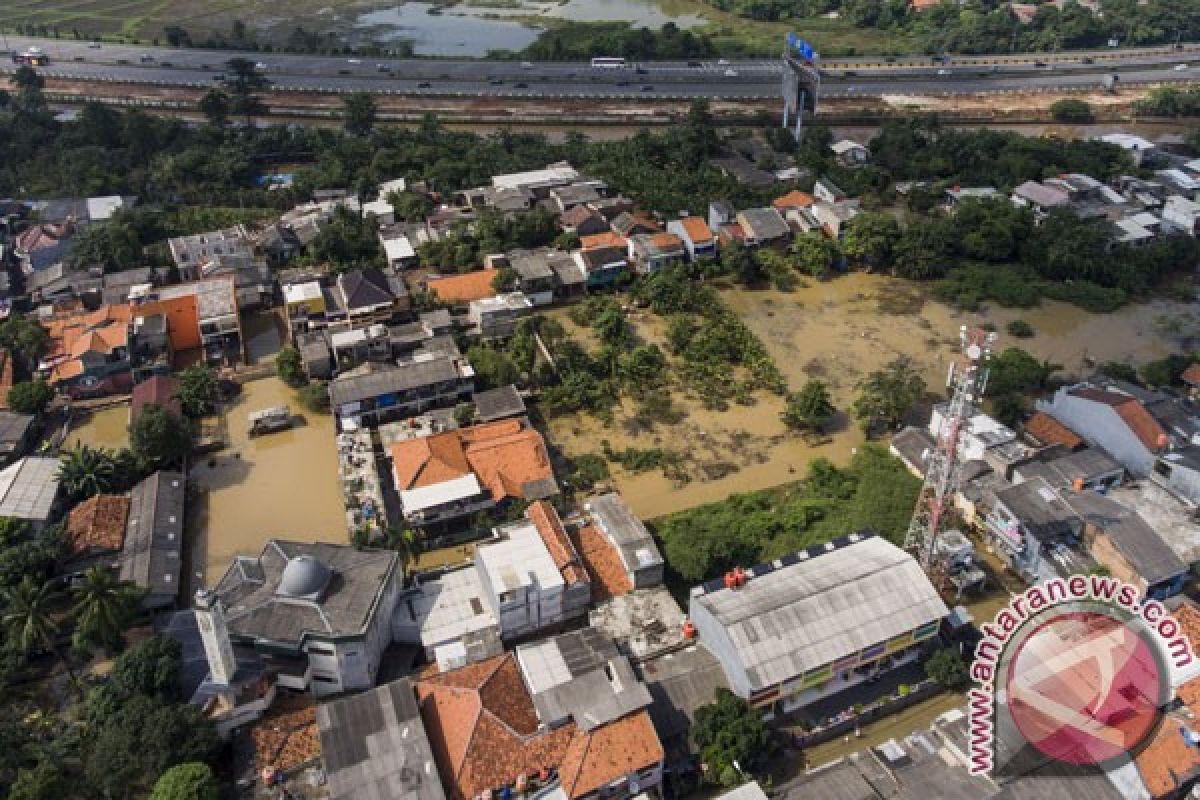 Luapan sungai rendam 24 RW di Jakarta