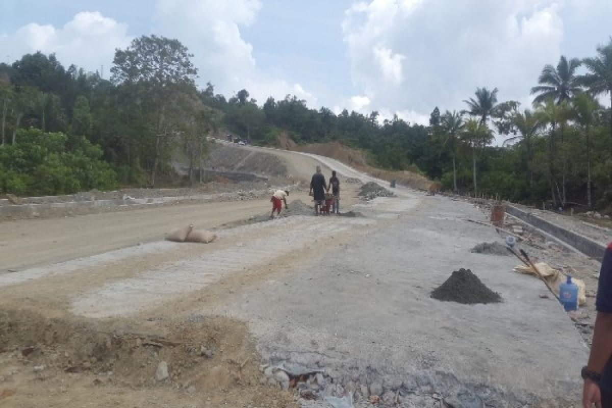 Kontraktor klaim proyek jalan Kemiri-Depapre tidak fiktif meski Kadis PU tersangka