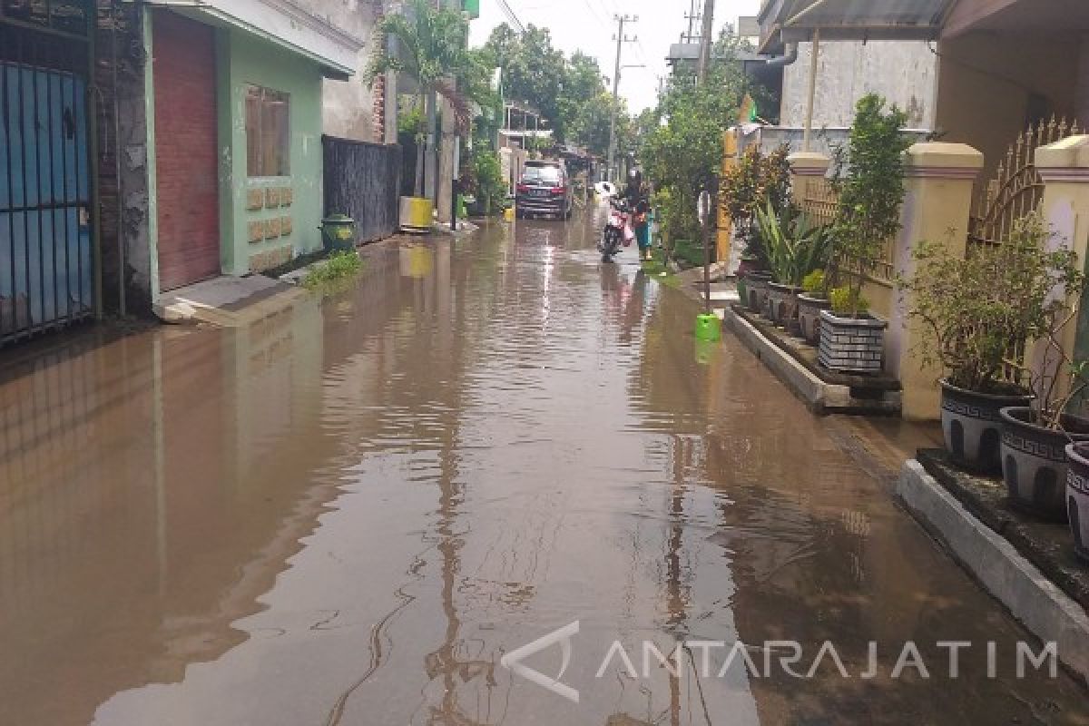 Pemukiman Warga di Sidoarjo Terendam Banjir (Video)