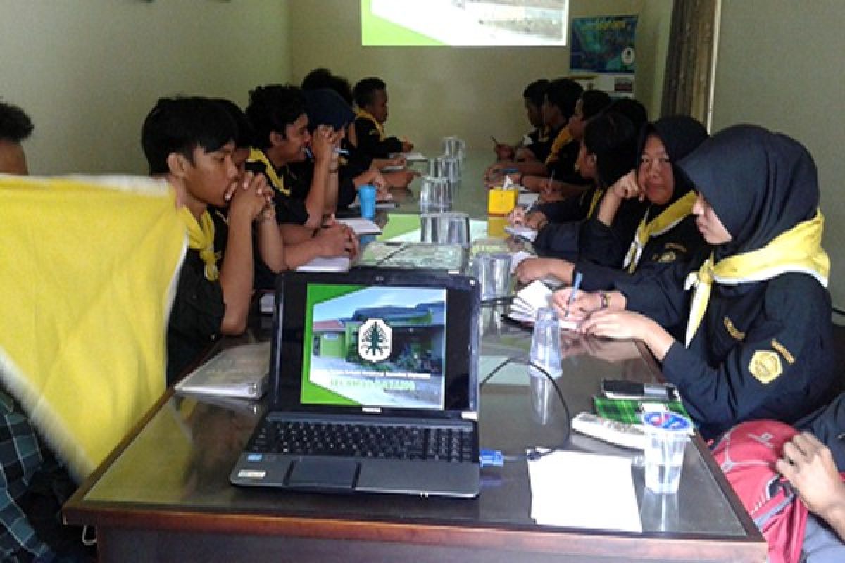 Mahasiswa Polinela Belajar Pesisir di Mitra Bentala
