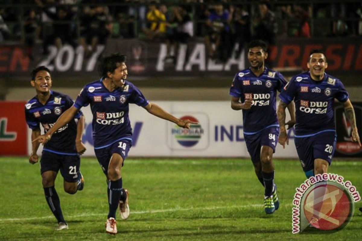 Adam Alis siap hadapi tekanan Aremania