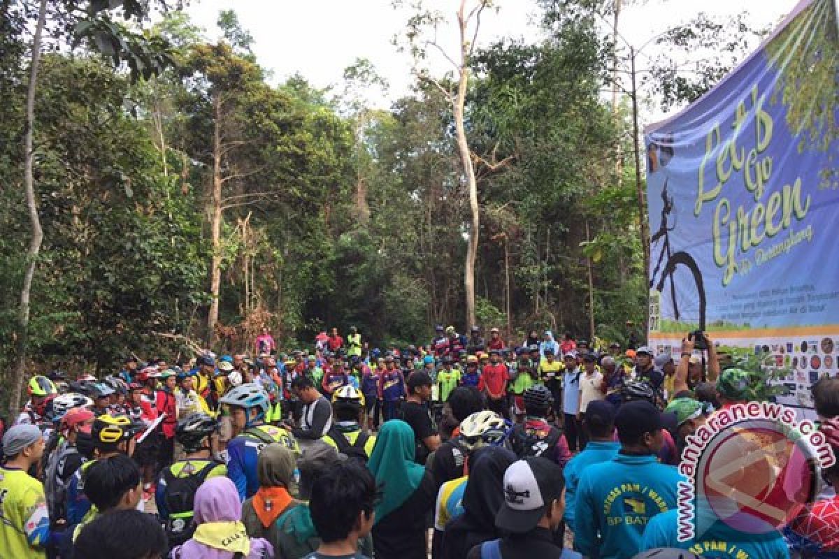 Komunitas Sepeda Batam reboisasi hutan Duriangkang