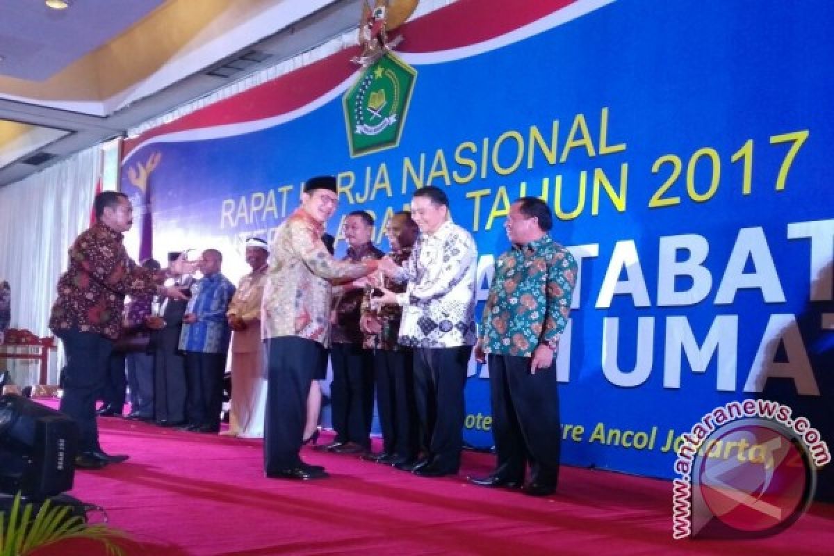 Wali Kota Tomohon Terima "Harmony Award" 
