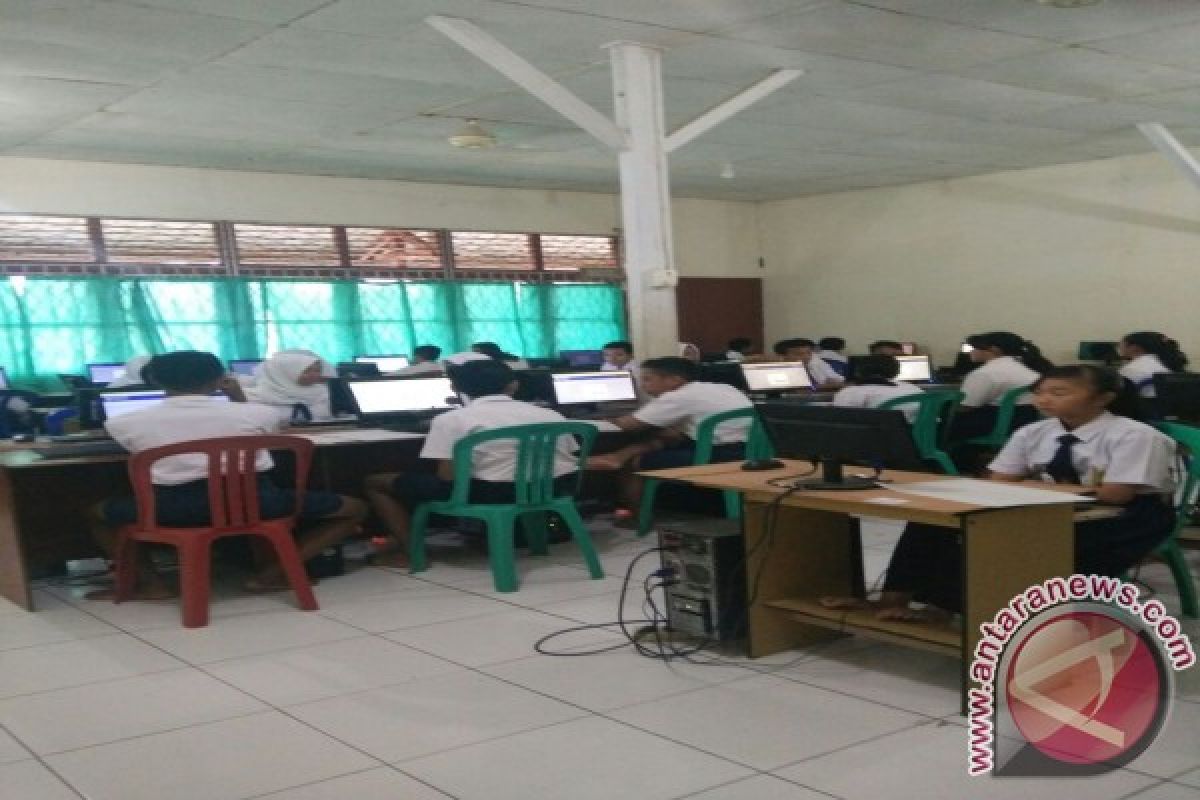 Ratusan Siswa SMPN 1 Sekadau Hilir Mencoba UNBK